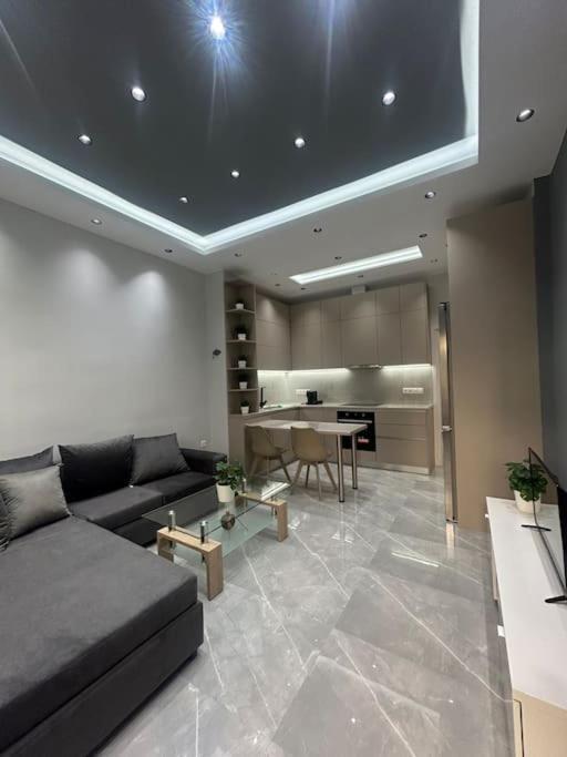 Luxury Apt 5Min To Metro Nikaia Piraeus Exterior photo